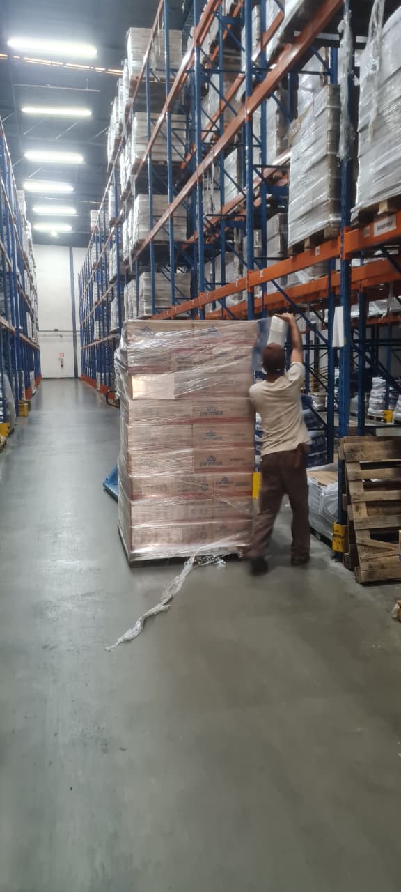 Equipamentos de movimentação em ação